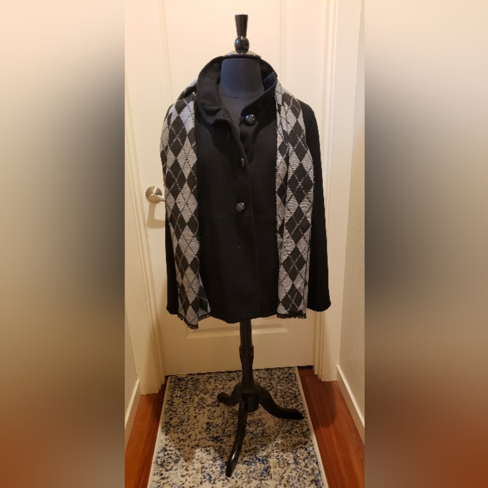 Old Navy Womans Black Pea Coat with Argyle Pattern Scaft.